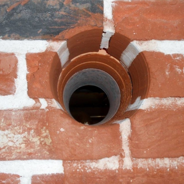 Отверстия в кирпиче 50мм.